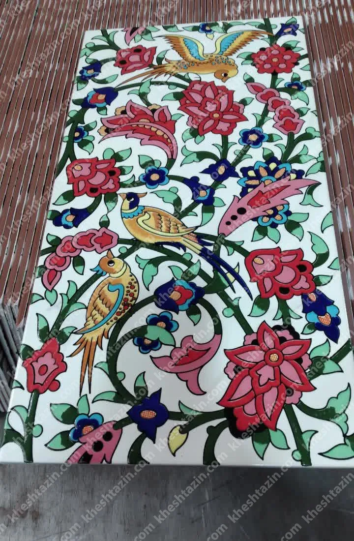 کاشی دکوراتیو طرح گل و مرغ قرمز فام - تصویر 9