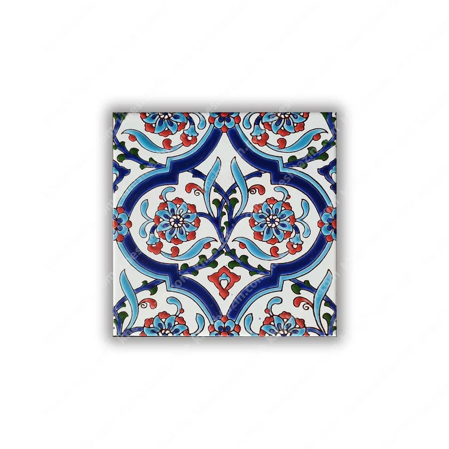 کاشی سنتی هفت‌رنگ طرح اسلیمی–ختایی
