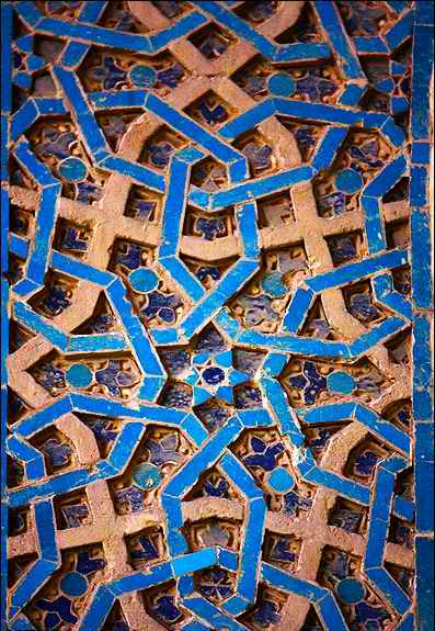ترکیب آجر و کای پیش بر در مسجد جامع نطنز