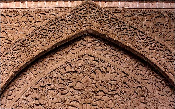 گچبری برجسته محراب مسجد جامع اردستان