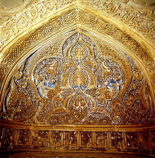 استفاده از رنگ در نقوش گچبری مسجد جامع اشترجان